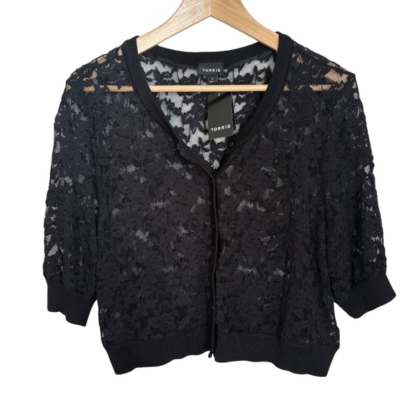 Torrid Cropped Black Lace Shrug Cardigan Button Front NWT Sz 1X (14-16) - Picture 1 of 8